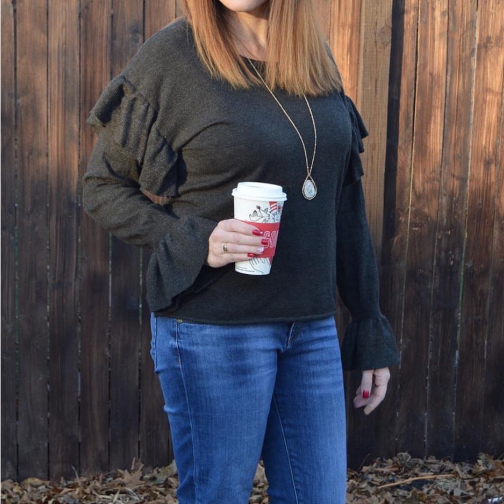Umgee black ruffle sweater EUC